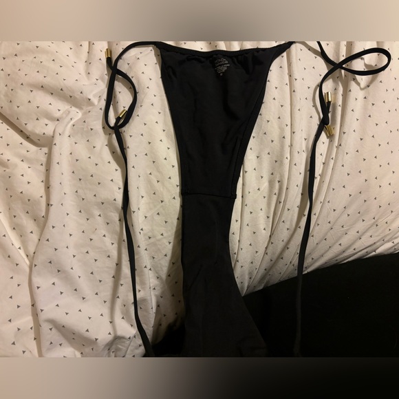 Monday Swimwear Set - Picture 3 of 8